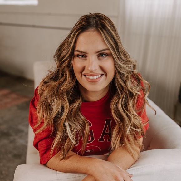 Meet your Posher, Cierra - Picture 1 of 1